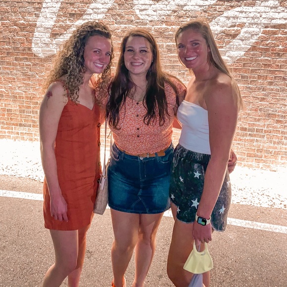 Meet Your Posher, Brooke! - Picture 4 of 6